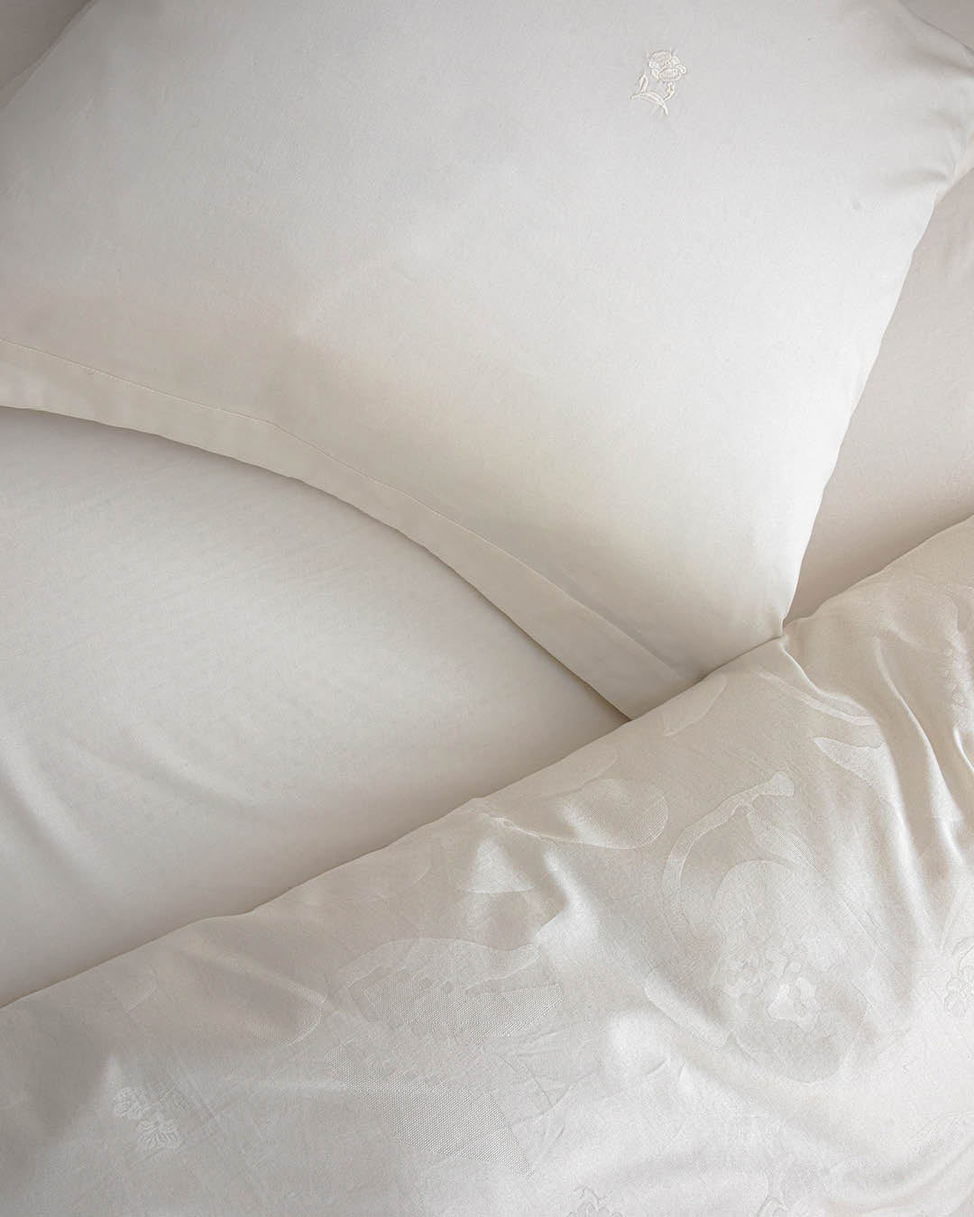 FOUNTAIN BLOSSOM PILLOW COVER