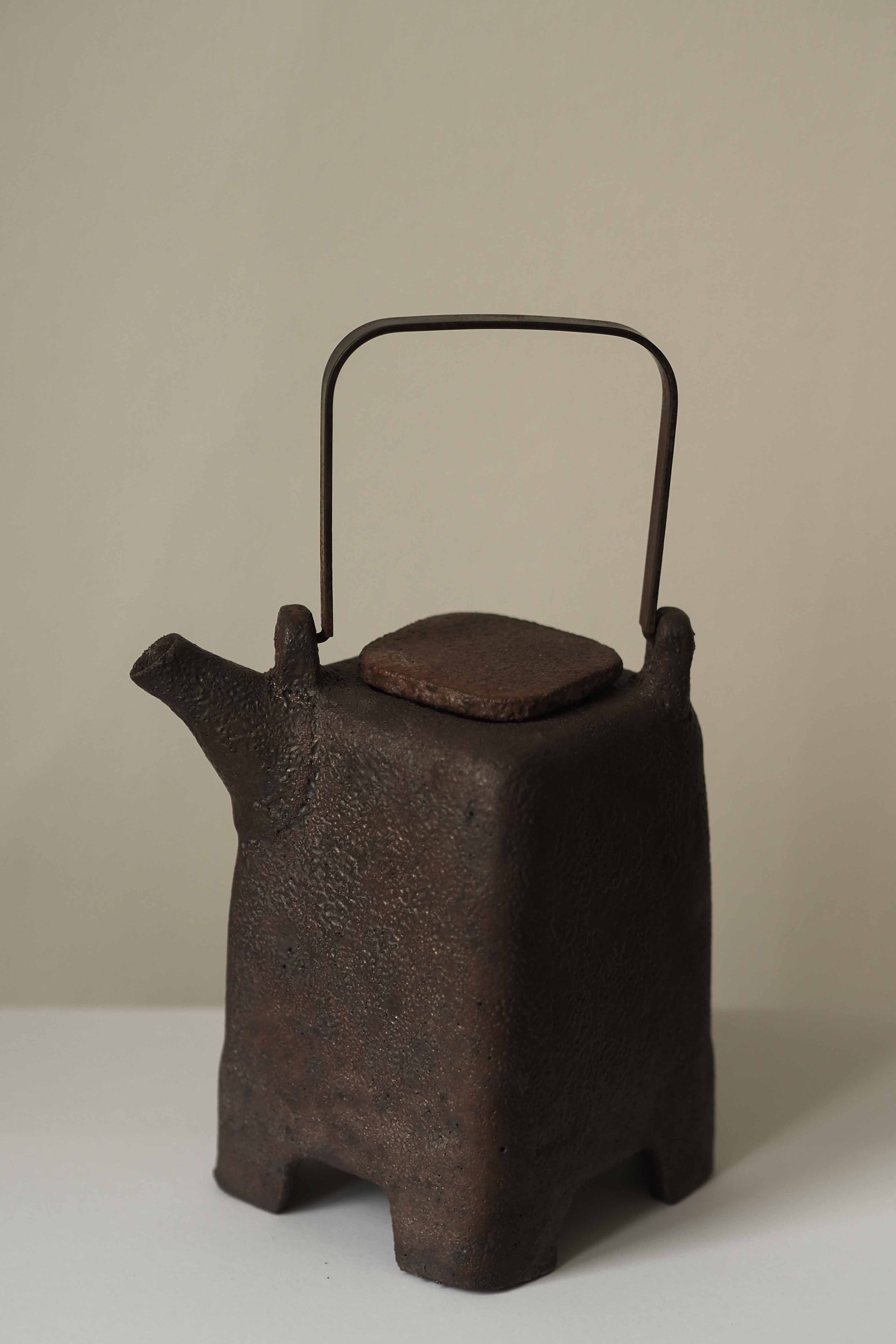 BROWN TEAPOT WITH METAL HANDLE