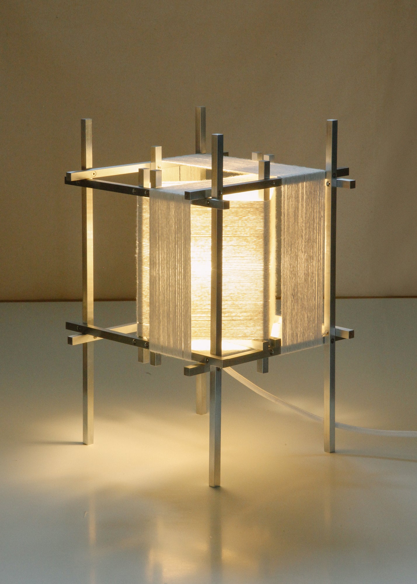 DESK LAMP WITH 102M OF STRING