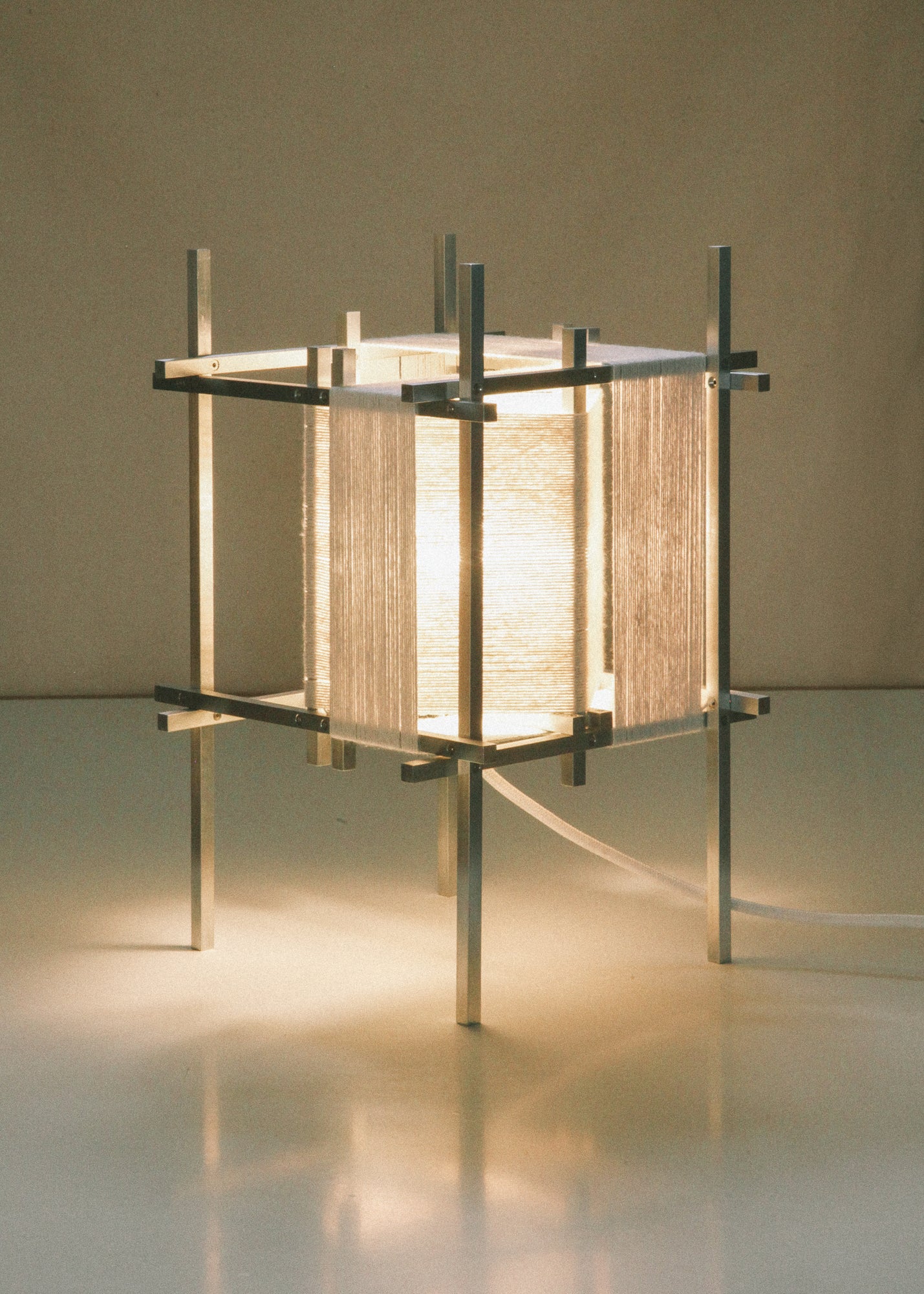 DESK LAMP WITH 102M OF STRING