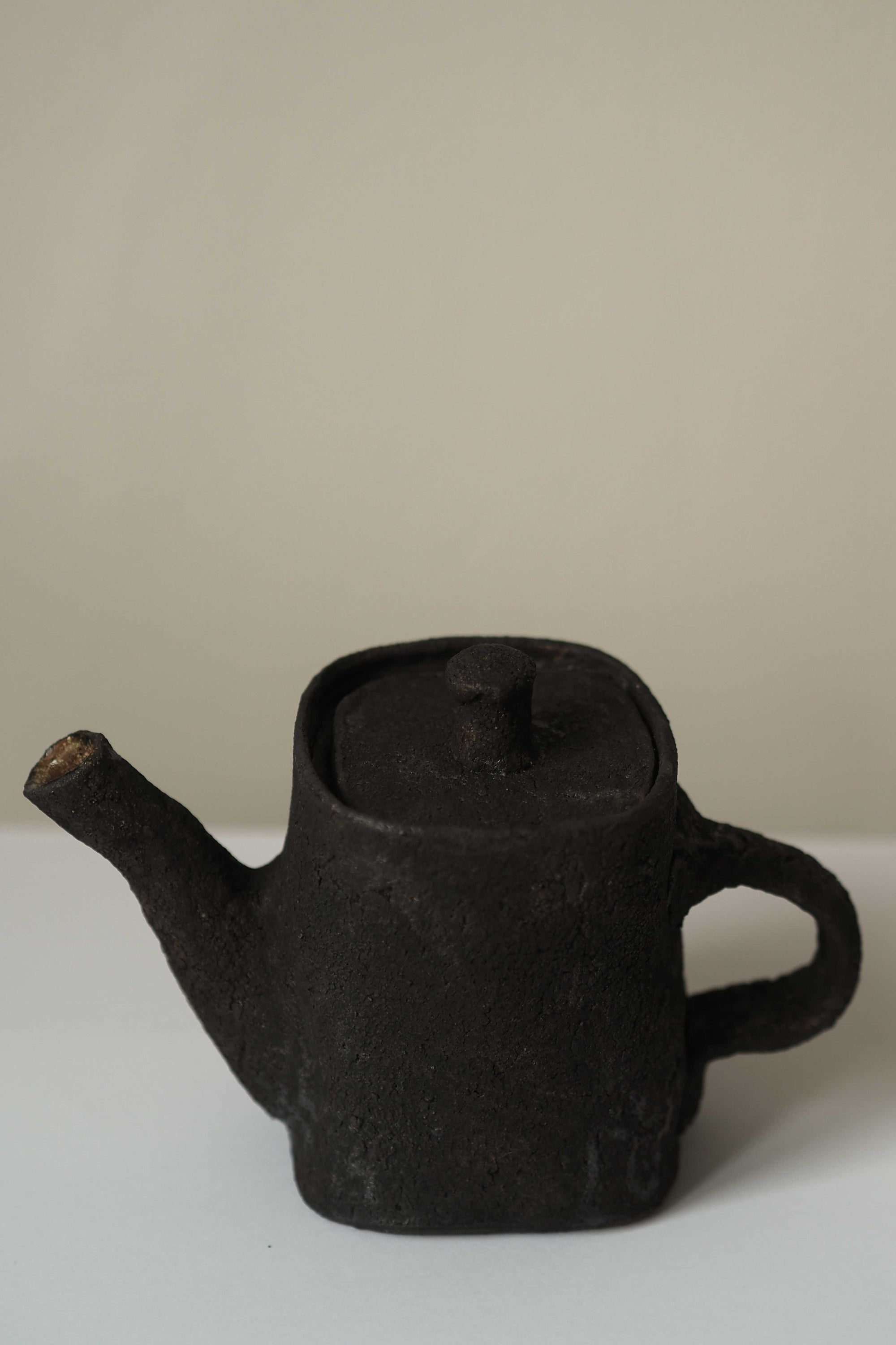 HAND-MODELED TEAPOT - BLACK 04