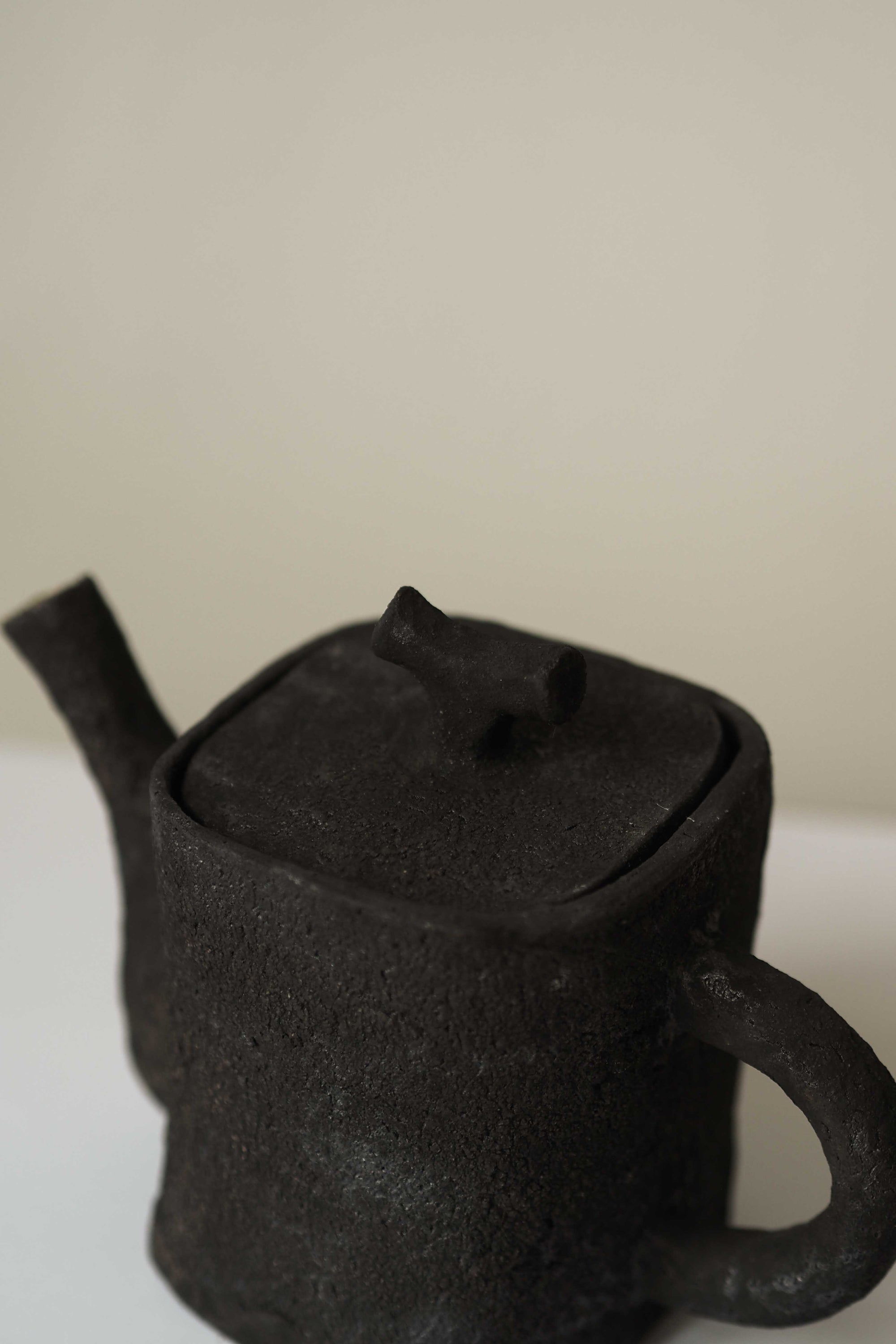 HAND-MODELED TEAPOT - BLACK 05