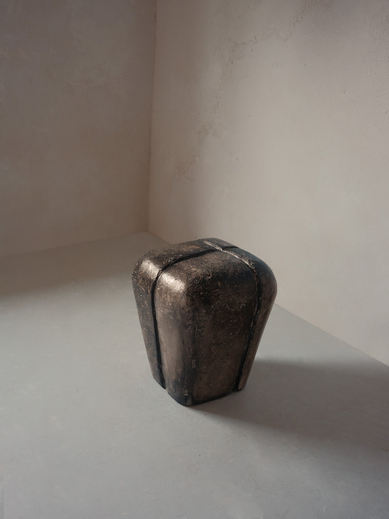 RITUAL UNIQUE SIDE TABLE