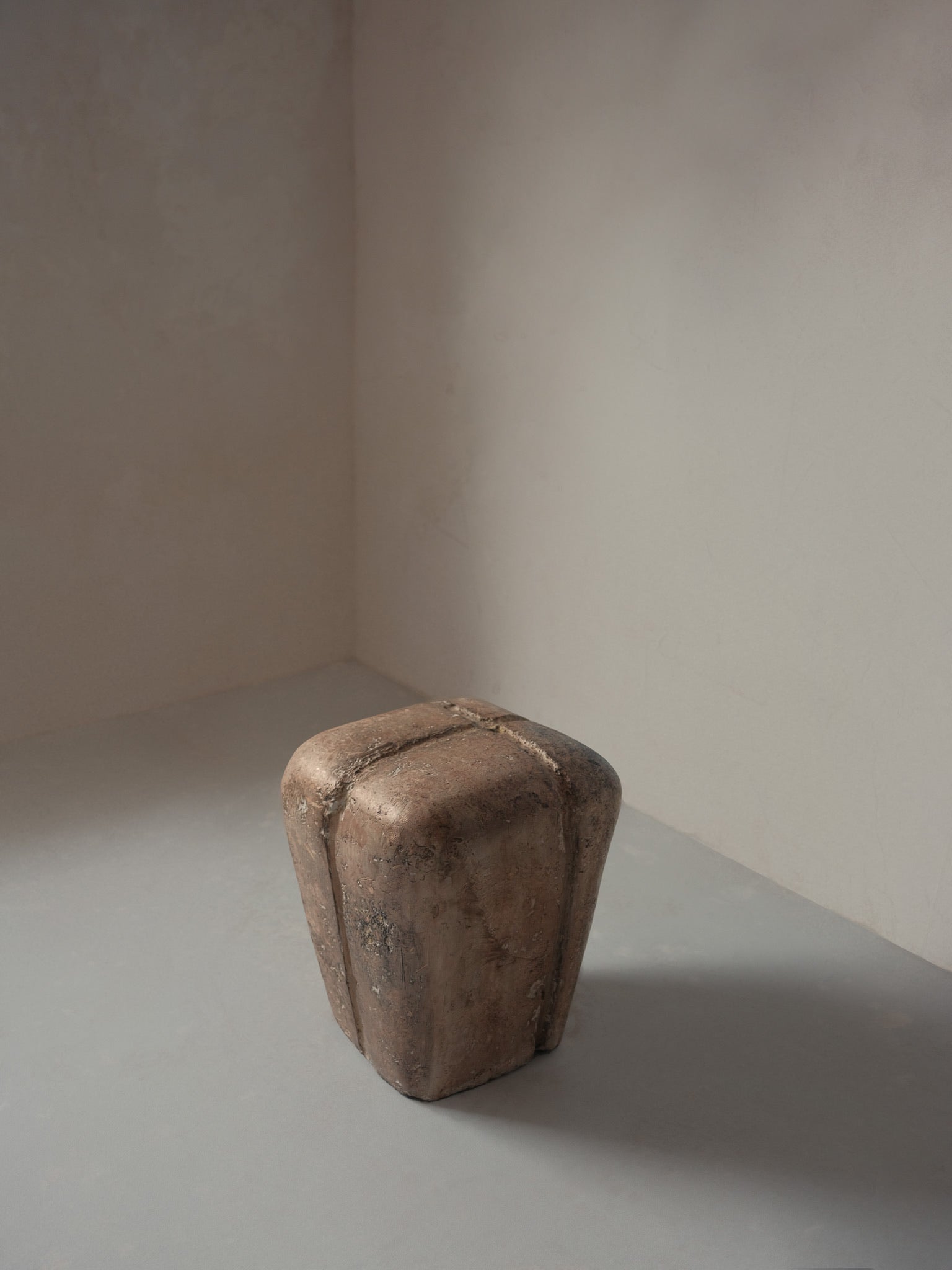RITUAL UNIQUE SIDE TABLE