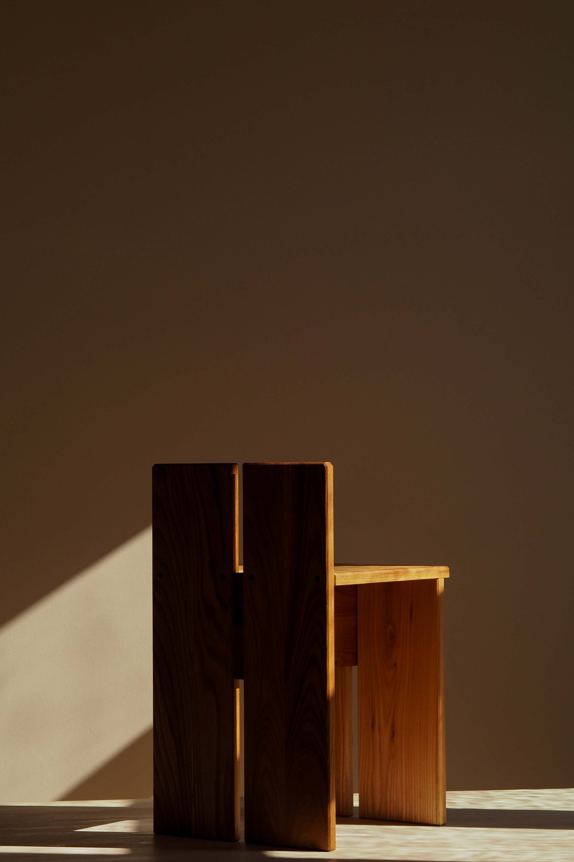SUGOI SUGOI CHAIR - ELM WOOD