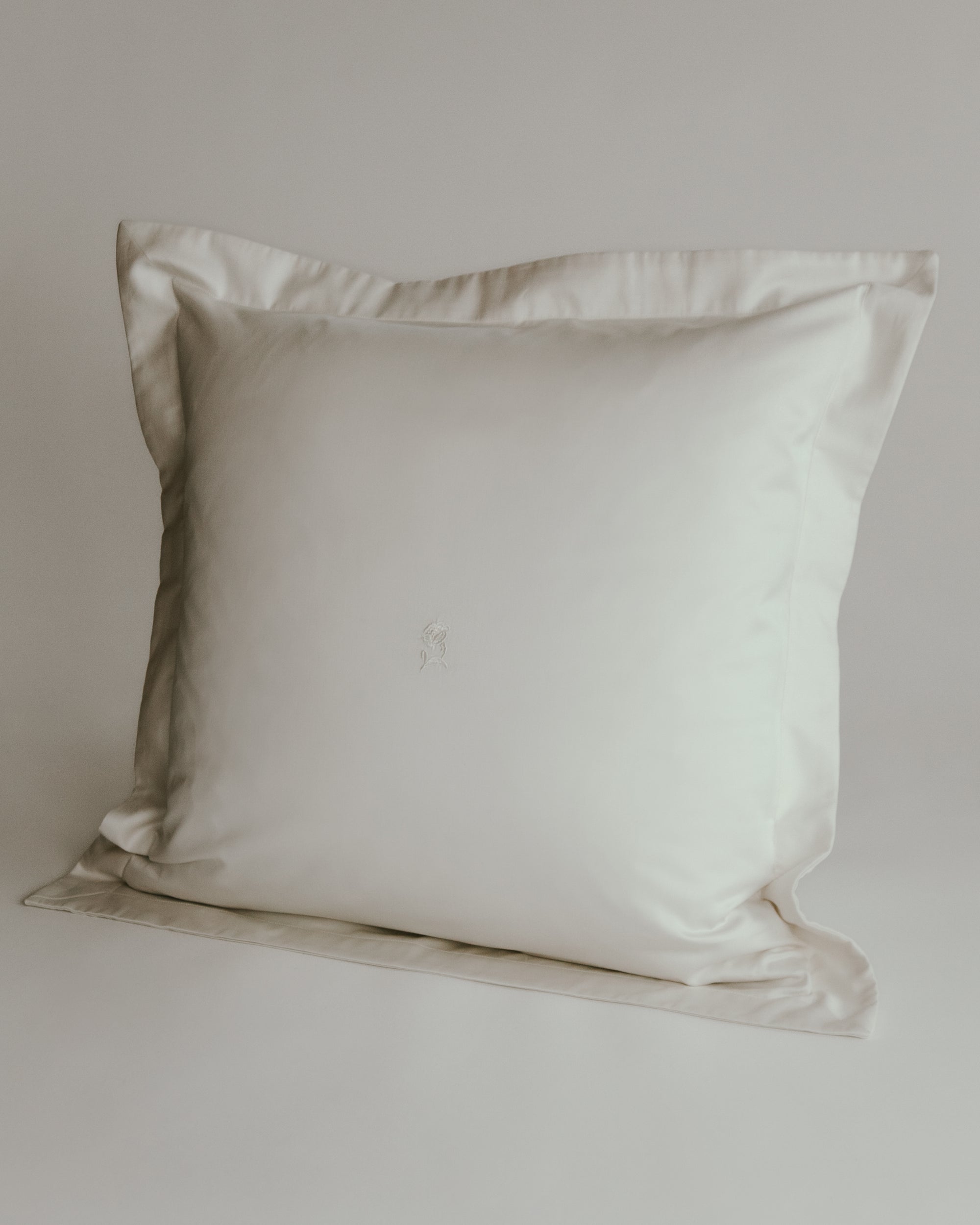 FOUNTAIN BLOSSOM PILLOW COVER