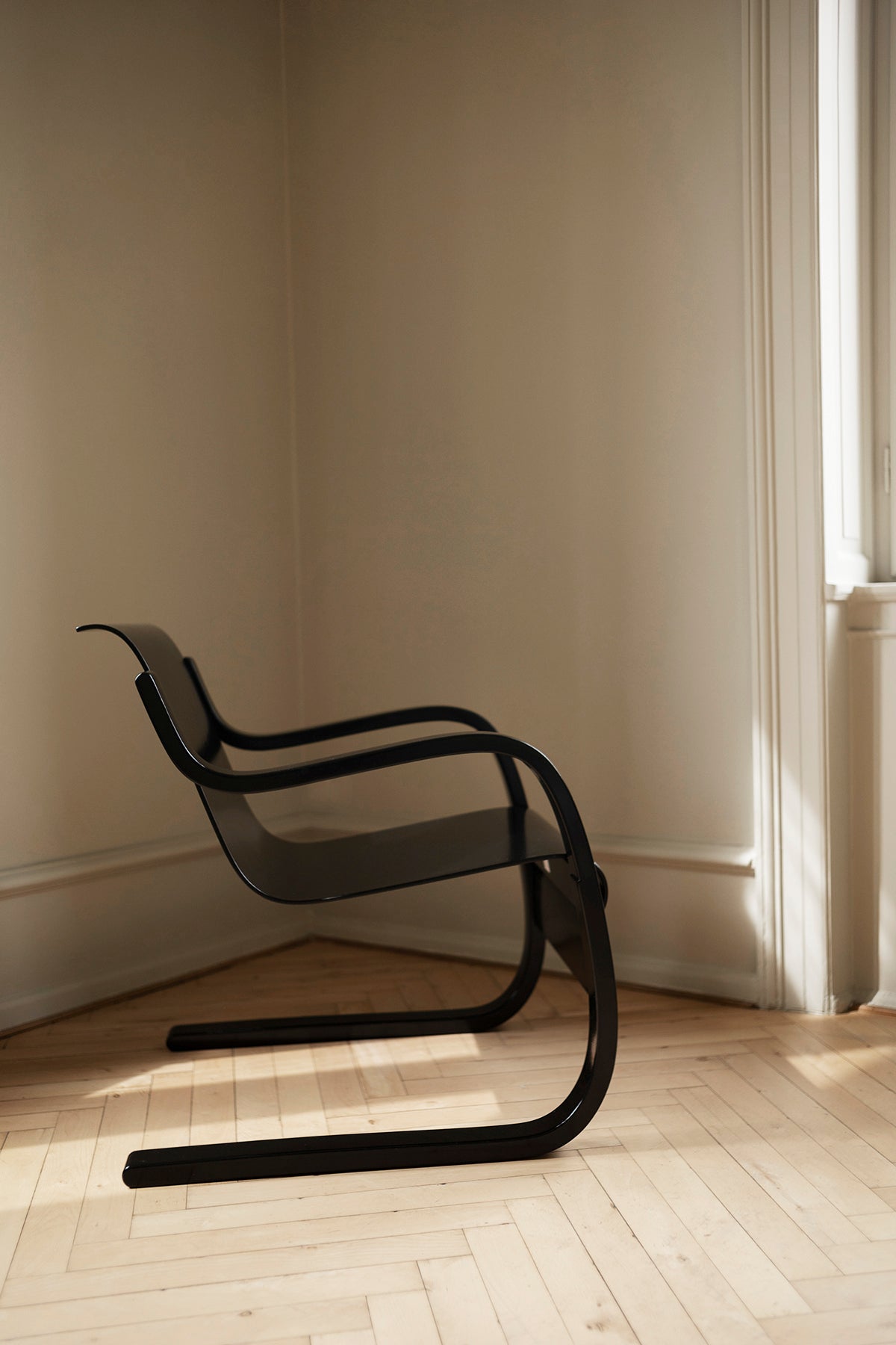 ARMCHAIR 42 - BLACK LACQUER